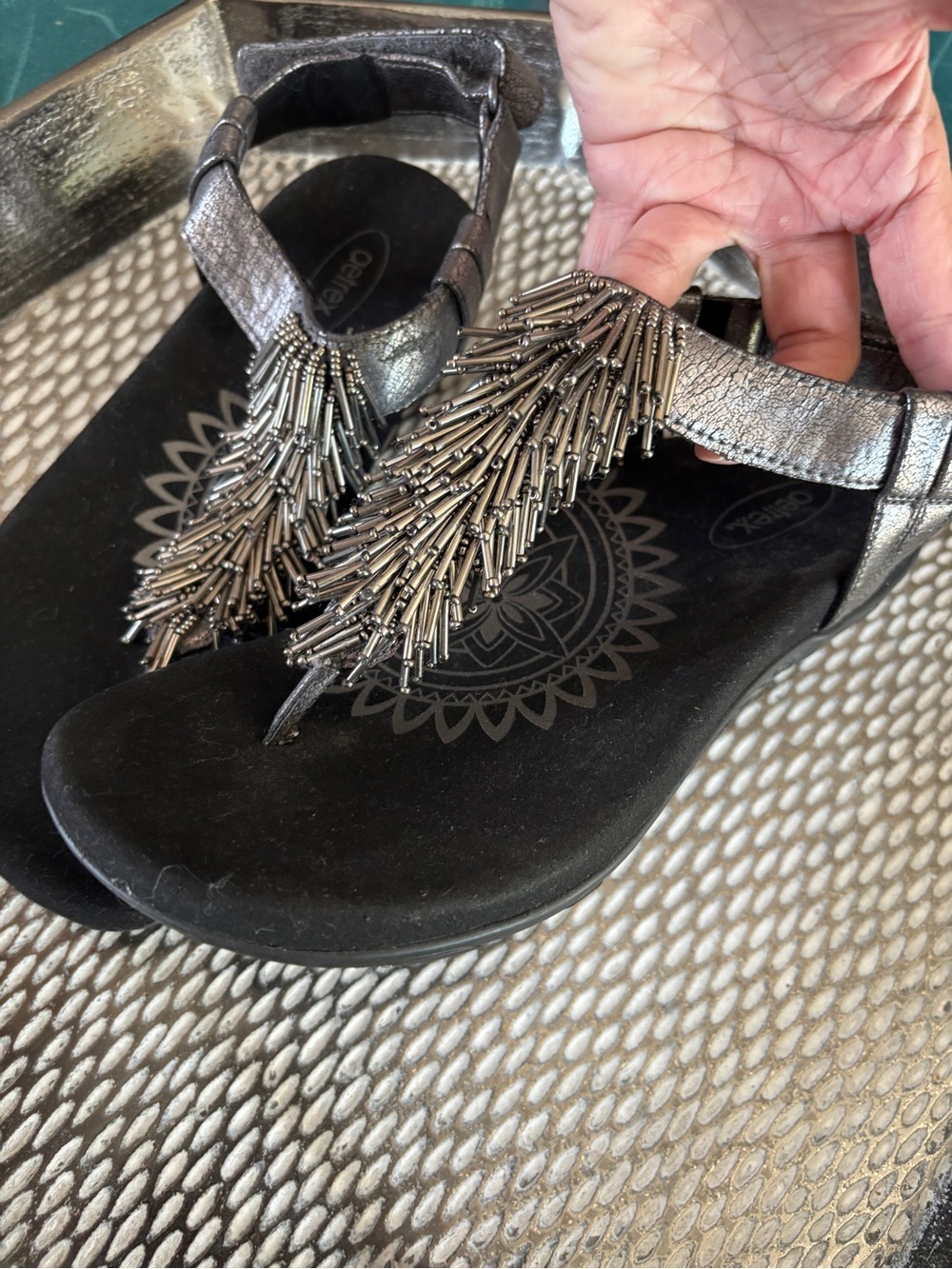 Aetrex Portia Pewter Metallic Fringe Beaded Orthotic Sandals Sz 5.5 - Picture 5 of 9